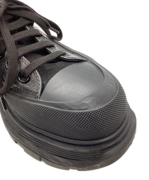 ALEXANDER McQUEEN（アレキサンダーマックイーン）ALEXANDER McQUEEN (アレキサンダーマックイーン) Tread Slick スニーカー ブラック×ホワイト サイズ:40の古着・服飾アイテム