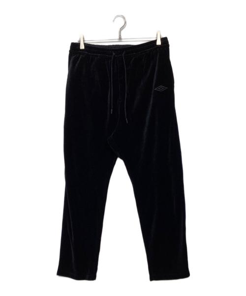 WHITE MOUNTAINEERING（ホワイトマウンテ二アニング）WHITE MOUNTAINEERING (ホワイトマウンテ二アニング) UMBRO (アンブロ) VELOUR PANTS BK2473503 ブラック サイズ:Lの古着・服飾アイテム