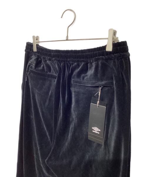 WHITE MOUNTAINEERING（ホワイトマウンテ二アニング）WHITE MOUNTAINEERING (ホワイトマウンテ二アニング) UMBRO (アンブロ) VELOUR PANTS BK2473503 ブラック サイズ:Lの古着・服飾アイテム