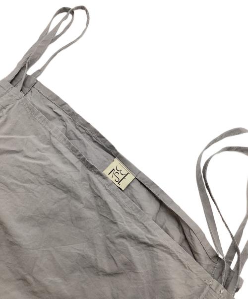BASERANGE（ベースレンジ）BASERANGE (ベースレンジ) PICTORIAL STRAP TOP グレー サイズ:XSの古着・服飾アイテム
