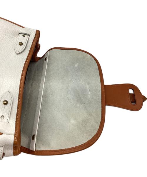 DOONEY&BOURKE（ドゥーニーアンドバーク）DOONEY&BOURKE (ドゥーニーアンドバーク) フラップ ハンドバッグ ホワイトの古着・服飾アイテム