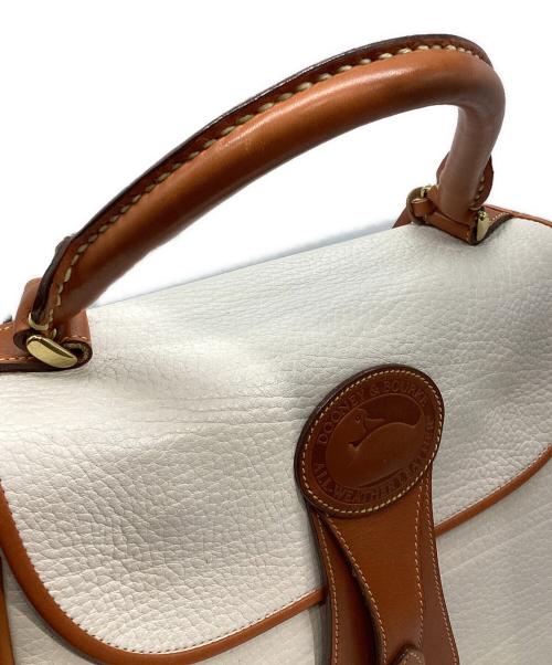 DOONEY&BOURKE（ドゥーニーアンドバーク）DOONEY&BOURKE (ドゥーニーアンドバーク) フラップ ハンドバッグ ホワイトの古着・服飾アイテム