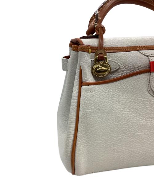 DOONEY&BOURKE（ドゥーニーアンドバーク）DOONEY&BOURKE (ドゥーニーアンドバーク) フラップ ハンドバッグ ホワイトの古着・服飾アイテム