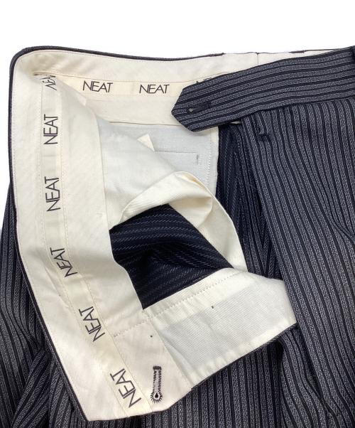 NEAT（ニート）NEAT (ニート) 2タックストライプパンツ ブラック サイズ:52の古着・服飾アイテム