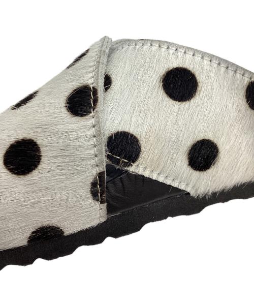 BIRKENSTOCK（ビルケンシュトック）BIRKENSTOCK (ビルケンシュトック) Manolo Blahnik (マノロブラニク) ドットサンダル ホワイト×ブラック サイズ:24の古着・服飾アイテム