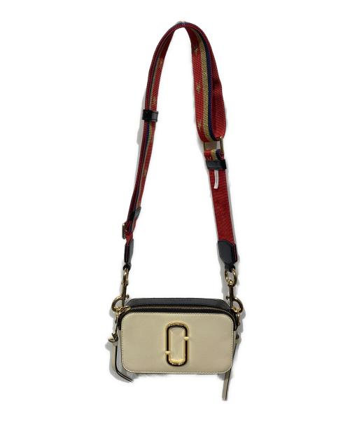 MARC JACOBS（マークジェイコブズ）MARC JACOBS (マークジェイコブズ) 星条旗ストラップ付　スナップショットショルダーバッグ ベージュの古着・服飾アイテム