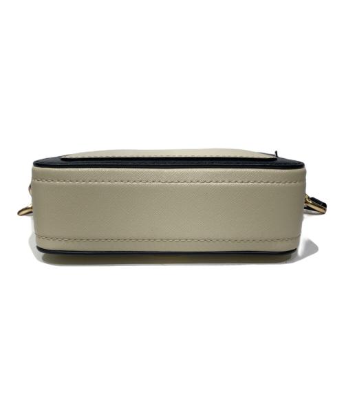 MARC JACOBS（マークジェイコブズ）MARC JACOBS (マークジェイコブズ) 星条旗ストラップ付　スナップショットショルダーバッグ ベージュの古着・服飾アイテム