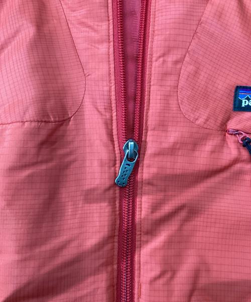 Patagonia（パタゴニア）Patagonia (パタゴニア) マイクロパフフーデッドジャケット　83973 レッド サイズ:XSの古着・服飾アイテム