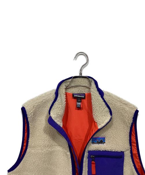 Patagonia（パタゴニア）Patagonia (パタゴニア) クラシックレトロXベスト23049 ベージュ×ブルー サイズ:Mの古着・服飾アイテム