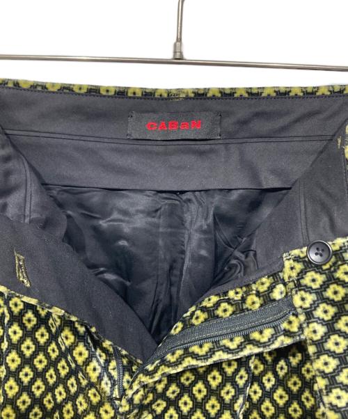 CABAN（キャバン）CABAN (キャバン) ジオメトリックベルベット 2タックワイドパンツ ブラック×イエロー サイズ:XSの古着・服飾アイテム