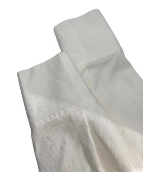 M-PREMIER（エムプルミエ）M-PREMIER (エムプルミエ) パールボタンバンドカラーペプラムブラウス ホワイト サイズ:Mの古着・服飾アイテム