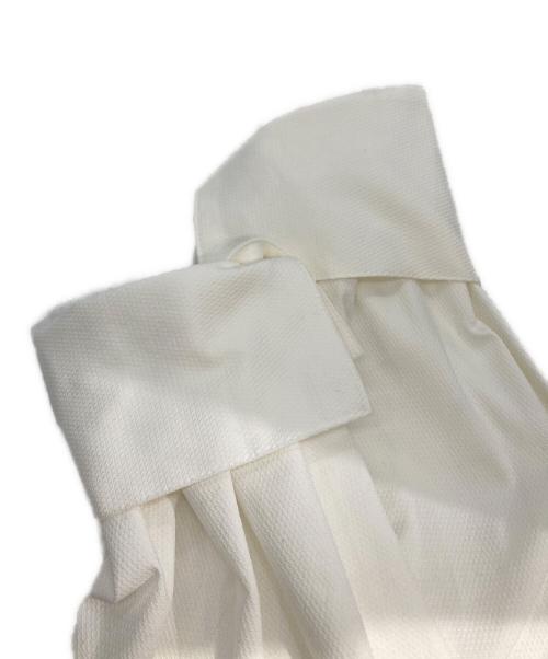 M-PREMIER（エムプルミエ）M-PREMIER (エムプルミエ) パールボタンバンドカラーペプラムブラウス ホワイト サイズ:Mの古着・服飾アイテム