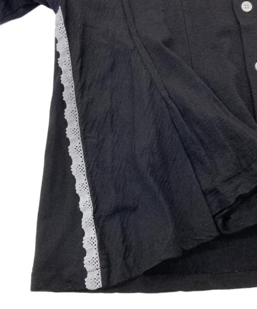 tricot COMME des GARCONS（トリココムデギャルソン）tricot COMME des GARCONS (トリココムデギャルソン) 丸襟サイドレースブラウス ブラック サイズ:Sの古着・服飾アイテム