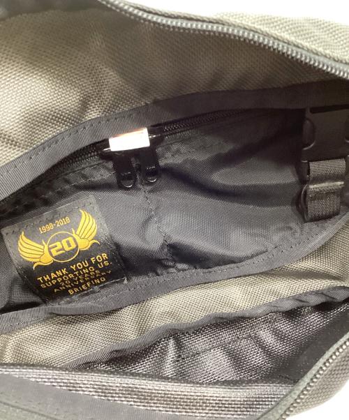 BRIEFING（ブリーフィング）BRIEFING (ブリーフィング) TRIPODショルダーバッグ ブラックの古着・服飾アイテム