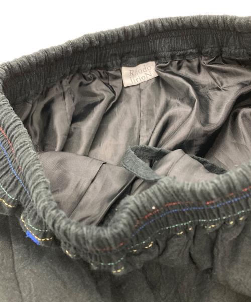 RHODOLIRION（ロドリリオン）RHODOLIRION (ロドリリオン) カラーテープパンツ ブラックの古着・服飾アイテム