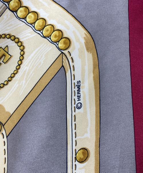 HERMES（エルメス）HERMES (エルメス) カレ90 aux champs　シルクスカーフ グレー×ピンクの古着・服飾アイテム