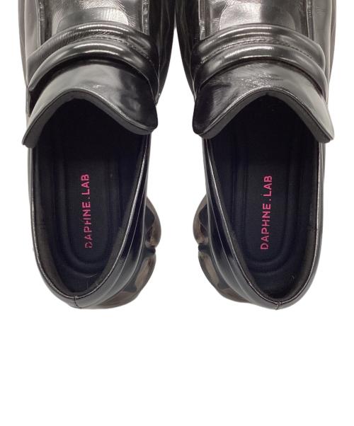 DAPHNE.LAB（ダフネ・ラボ）DAPHNE.LAB (ダフネ・ラボ) 厚底ローファー ブラック サイズ:US6.5の古着・服飾アイテム