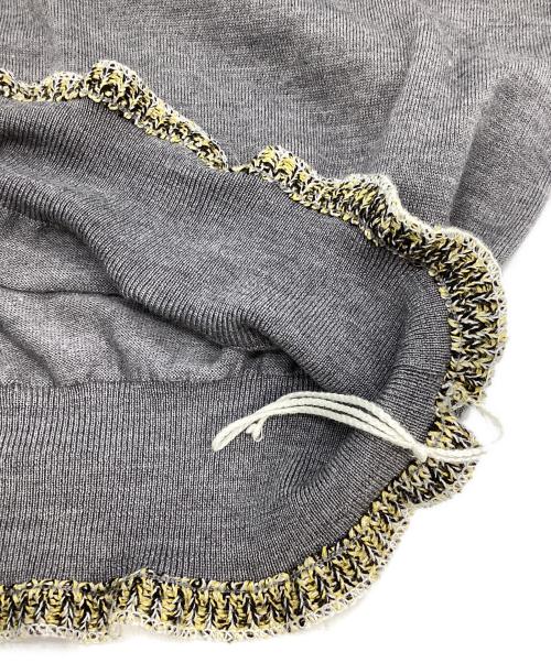 Maison Margiela（メゾンマルジェラ）Maison Margiela (メゾンマルジェラ) リブフリルVネックニット グレー サイズ:Mの古着・服飾アイテム
