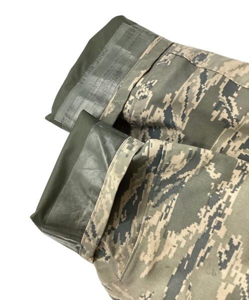 US ARMY（ユーエスアーミー）US ARMY (ユーエスアーミー) APECS PARKA グレー×オリーブ サイズ:LARGE/REGULARの古着・服飾アイテム