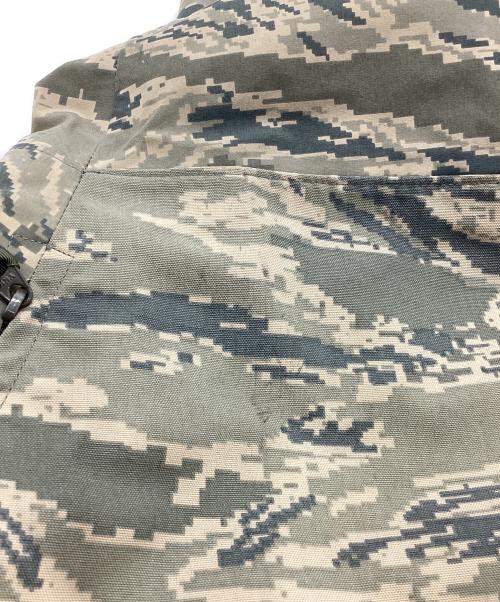 US ARMY（ユーエスアーミー）US ARMY (ユーエスアーミー) APECS PARKA グレー×オリーブ サイズ:LARGE/REGULARの古着・服飾アイテム