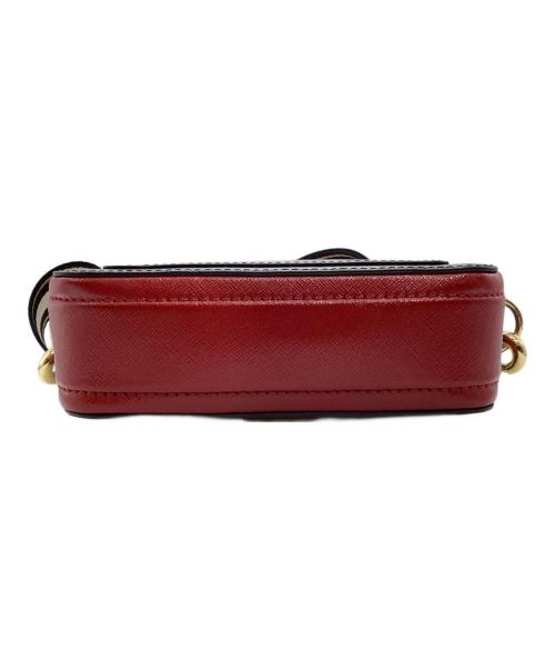 MARC JACOBS（マークジェイコブズ）MARC JACOBS (マークジェイコブズ) スナップショットショルダーバッグM0012007-011 ブラック×レッドの古着・服飾アイテム