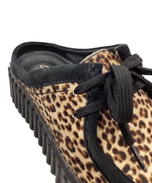 CLARKS（クラークス）CLARKS (クラークス) Torhill Mule ブラック×ベージュ サイズ:7の古着・服飾アイテム