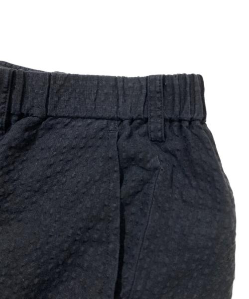 ISSEY MIYAKE MEN（イッセイミヤケメン）ISSEY MIYAKE MEN (イッセイミヤケメン) シアサッカーパンツ　ME61FF134 ブラック サイズ:3の古着・服飾アイテム