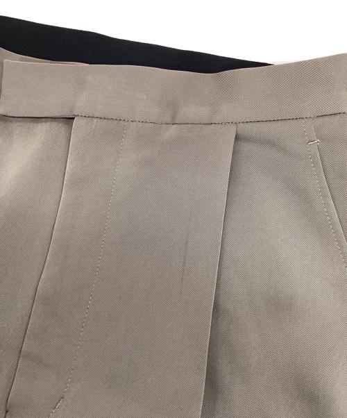 1er Arrondissement（プルミエ アロンディスモン）1er Arrondissement (プルミエ アロンディスモン) ワンタックストレートワイドパンツ オリーブ サイズ:36の古着・服飾アイテム