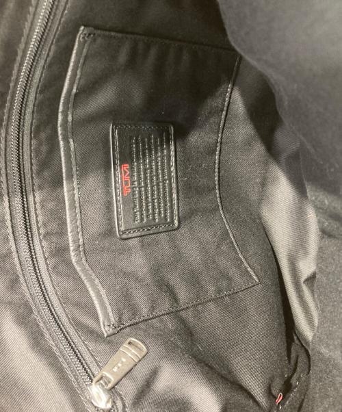 TUMI（トゥミ）TUMI (トゥミ) レザーショルダーバッグ ブラックの古着・服飾アイテム