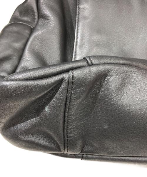 TUMI（トゥミ）TUMI (トゥミ) レザーショルダーバッグ ブラックの古着・服飾アイテム