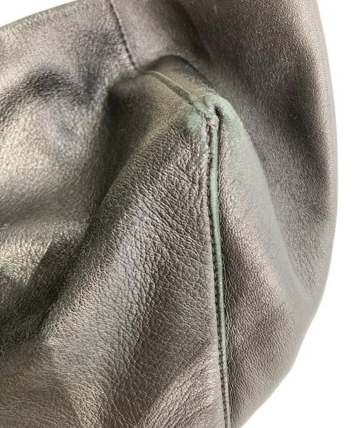 CELINE（セリーヌ）CELINE (セリーヌ) ホリゾンタルカバ ショルダーバッグ ホワイト×ブラックの古着・服飾アイテム