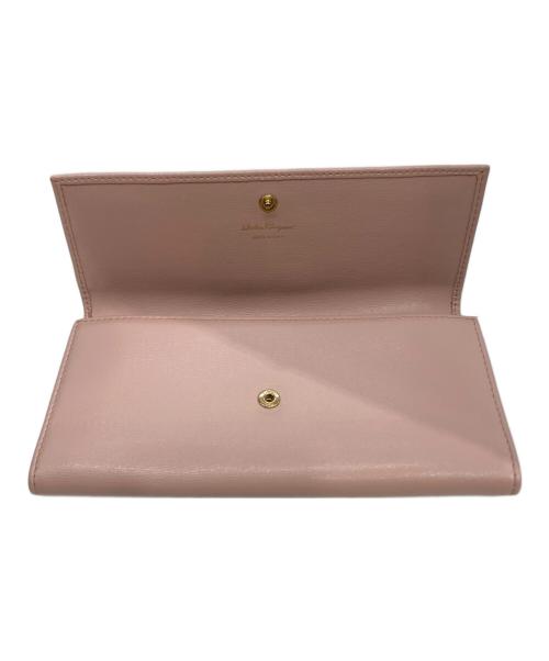 Salvatore Ferragamo（サルヴァトーレ フェラガモ）Salvatore Ferragamo (サルヴァトーレ フェラガモ) KM-22　ガンチーニ 長財布 ピンクの古着・服飾アイテム