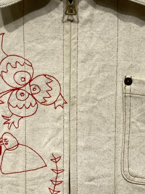 KHOKI（コッキ）KHOKI (コッキ) Suzani Embroidered College Jacket アイボリー×レッド サイズ:2の古着・服飾アイテム