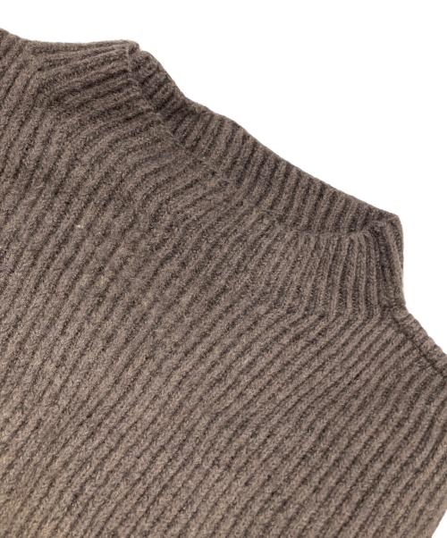 C.P COMPANY（シーピーカンパニー）C.P COMPANY (シーピーカンパニー) モックネックリブニット ブラウン サイズ:4の古着・服飾アイテム