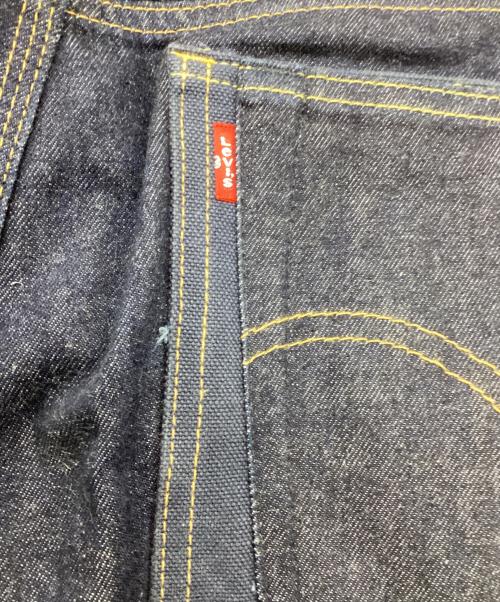 JUNYA WATANABE CdG MAN（ジュンヤ ワタナベ コム デ ギャルソン マン）JUNYA WATANABE CdG MAN (ジュンヤ ワタナベ コム デ ギャルソン マン) LEVI'S (リーバイス) デニムハーフパンツ インディゴ サイズ:Mの古着・服飾アイテム