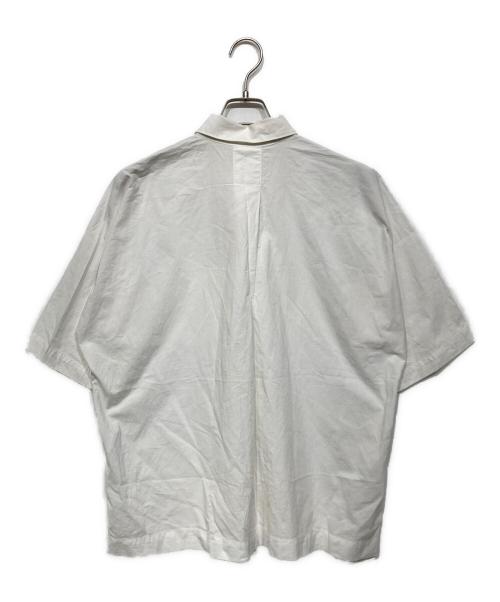 HOMME PLISSE ISSEY MIYAKE（オム プリッセ イッセイ ミヤケ）HOMME PLISSE ISSEY MIYAKE (オム プリッセ イッセイ ミヤケ) STREAMLINE SHIRT　HP53FJ351 ホワイト サイズ:2の古着・服飾アイテム
