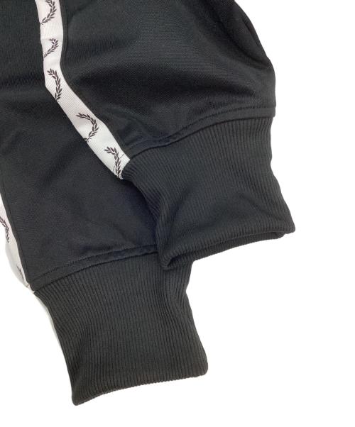 FRED PERRY（フレッドペリー）FRED PERRY (フレッドペリー) Cropped Taped Track Jacket ブラック サイズ:36の古着・服飾アイテム