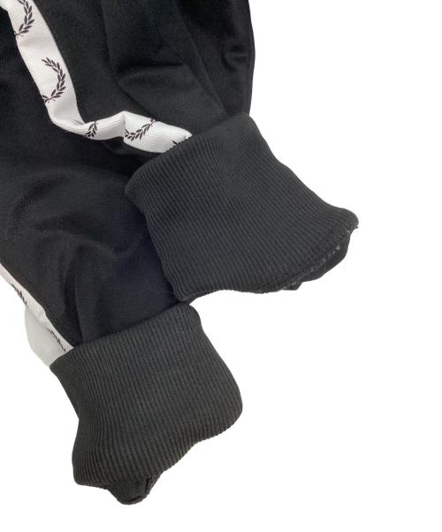 FRED PERRY（フレッドペリー）FRED PERRY (フレッドペリー) Cropped Taped Track Jacket ブラック サイズ:36の古着・服飾アイテム