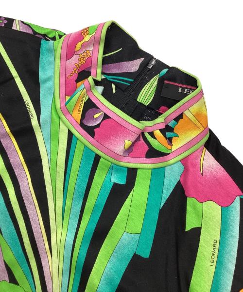 LEONARD（レオナール）LEONARD (レオナール) ハイネック総柄Tシャツ ブラック×マルチカラー サイズ:LLの古着・服飾アイテム