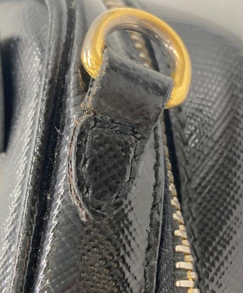 PRADA（プラダ）PRADA (プラダ) サフィアーノ ヴェルニリボン ミニショルダーバッグ ブラックの古着・服飾アイテム