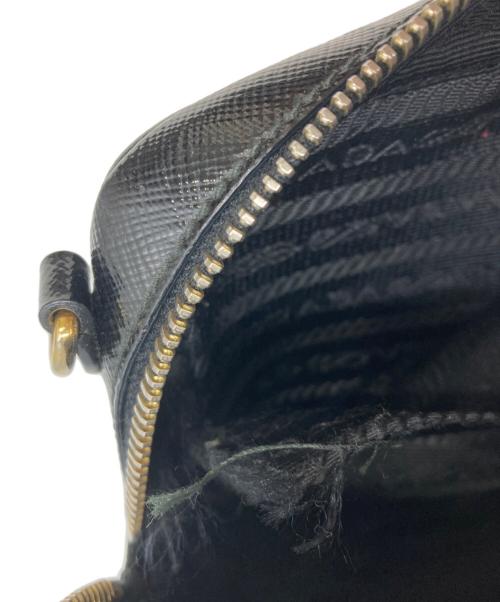 PRADA（プラダ）PRADA (プラダ) サフィアーノ ヴェルニリボン ミニショルダーバッグ ブラックの古着・服飾アイテム