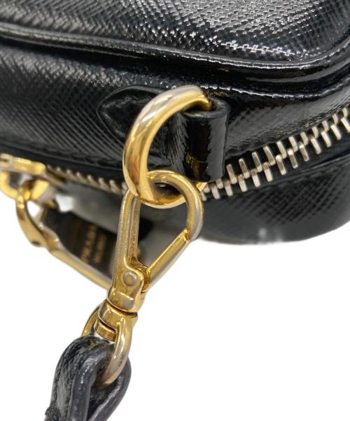 PRADA（プラダ）PRADA (プラダ) サフィアーノ ヴェルニリボン ミニショルダーバッグ ブラックの古着・服飾アイテム