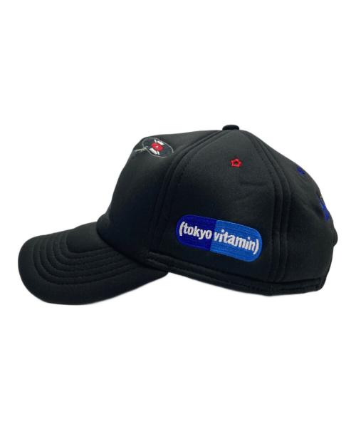 TOKYO VITAMIN（トウキョウビタミン）TOKYO VITAMIN (トウキョウビタミン) hidden CHARACTERS (ヒドゥン ・キャラクターズ) 刺繍キャップ ブラックの古着・服飾アイテム