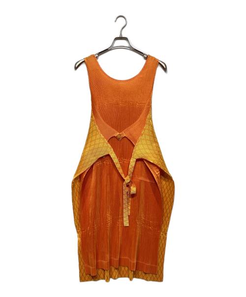 im MIYAKE DESIGN STUDIO（イッセイミヤケデザインスタジオ）im MIYAKE DESIGN STUDIO (イッセイミヤケデザインスタジオ) エプロンデザインノースリーブプリーツワンピース オレンジ×イエロー サイズ:不明の古着・服飾アイテム