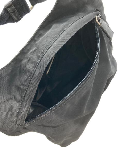 PRADA（プラダ）PRADA (プラダ) トライアングルロゴナイロンショルダーバッグ ブラックの古着・服飾アイテム