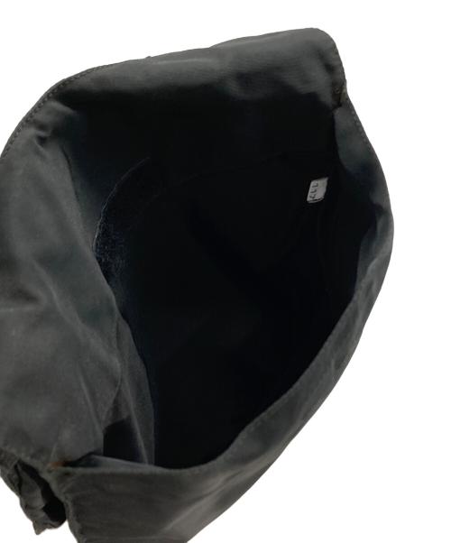 PRADA（プラダ）PRADA (プラダ) トライアングルロゴナイロンショルダーバッグ ブラックの古着・服飾アイテム