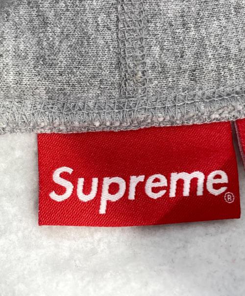 SUPREME（シュプリーム）SUPREME (シュプリーム) Raised script Hooded Sweatshirt（レイズ スクリプト フーデッド スウェット） グレー サイズ:Lの古着・服飾アイテム