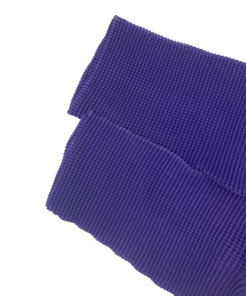 me ISSEY MIYAKE（ミーイッセイ ミヤケ）me ISSEY MIYAKE (ミーイッセイ ミヤケ) デザインハイネックプリーツカットソー ネイビー×オレンジ サイズ:不明の古着・服飾アイテム
