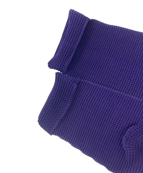 me ISSEY MIYAKE（ミーイッセイ ミヤケ）me ISSEY MIYAKE (ミーイッセイ ミヤケ) デザインハイネックプリーツカットソー ネイビー×オレンジ サイズ:不明の古着・服飾アイテム