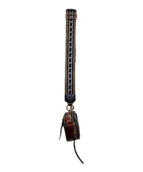 MARC JACOBS（マークジェイコブス）MARC JACOBS (マークジェイコブス) スナップショット ショルダーバッグ ブラック×レッドの古着・服飾アイテム